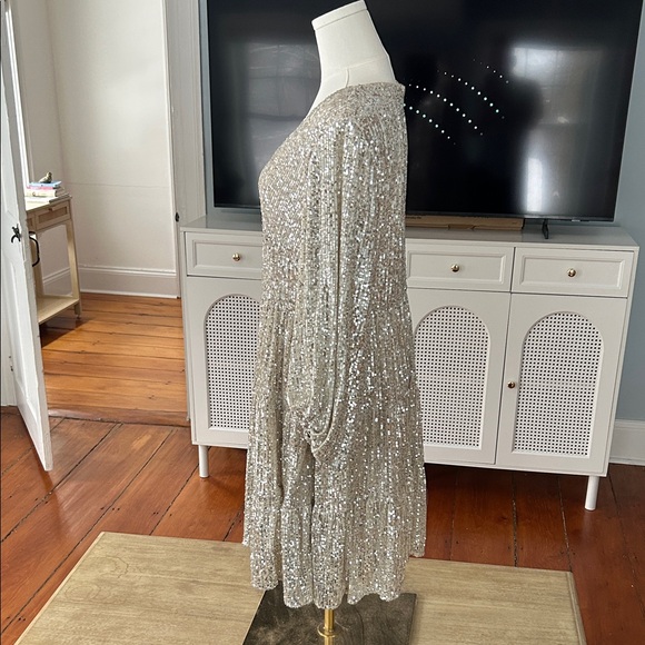 Eliza J Champagne Sequin V-Neck Long Sleeve Dress - Picture 3 of 3